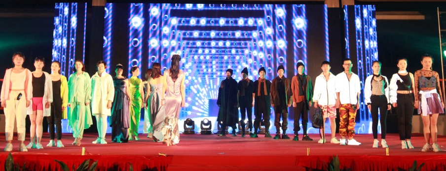 6、時(shí)裝秀2.jpg 6、時(shí)裝秀2.jpg